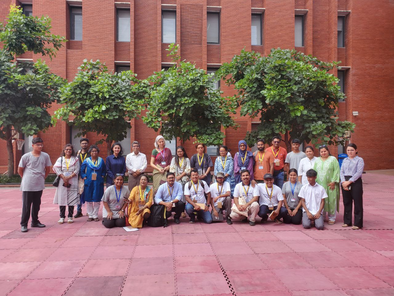 Group photo of the visitors and academic staff 