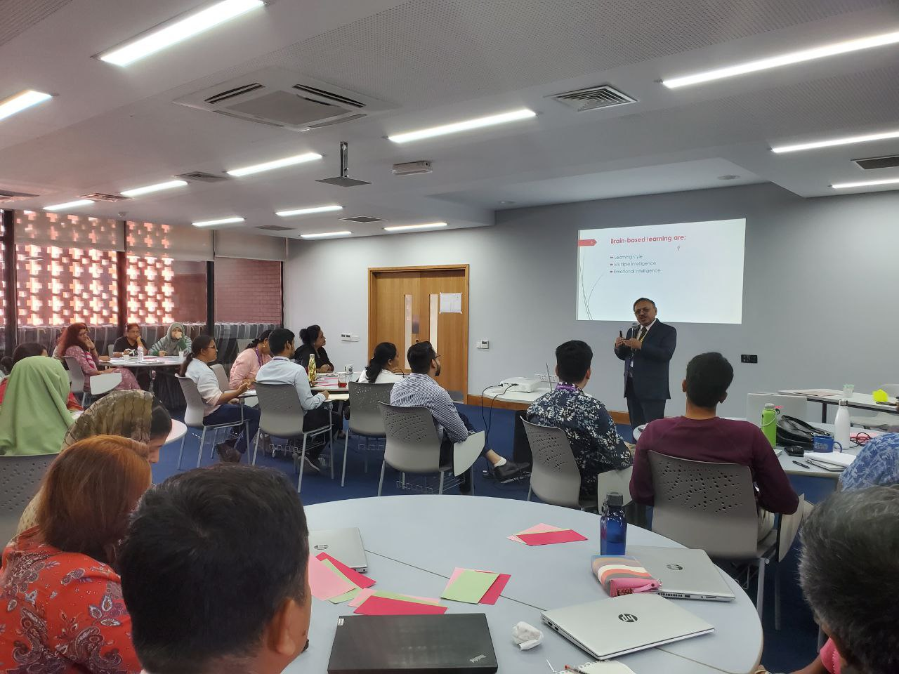 Mr Huq addressing the teachers during his session