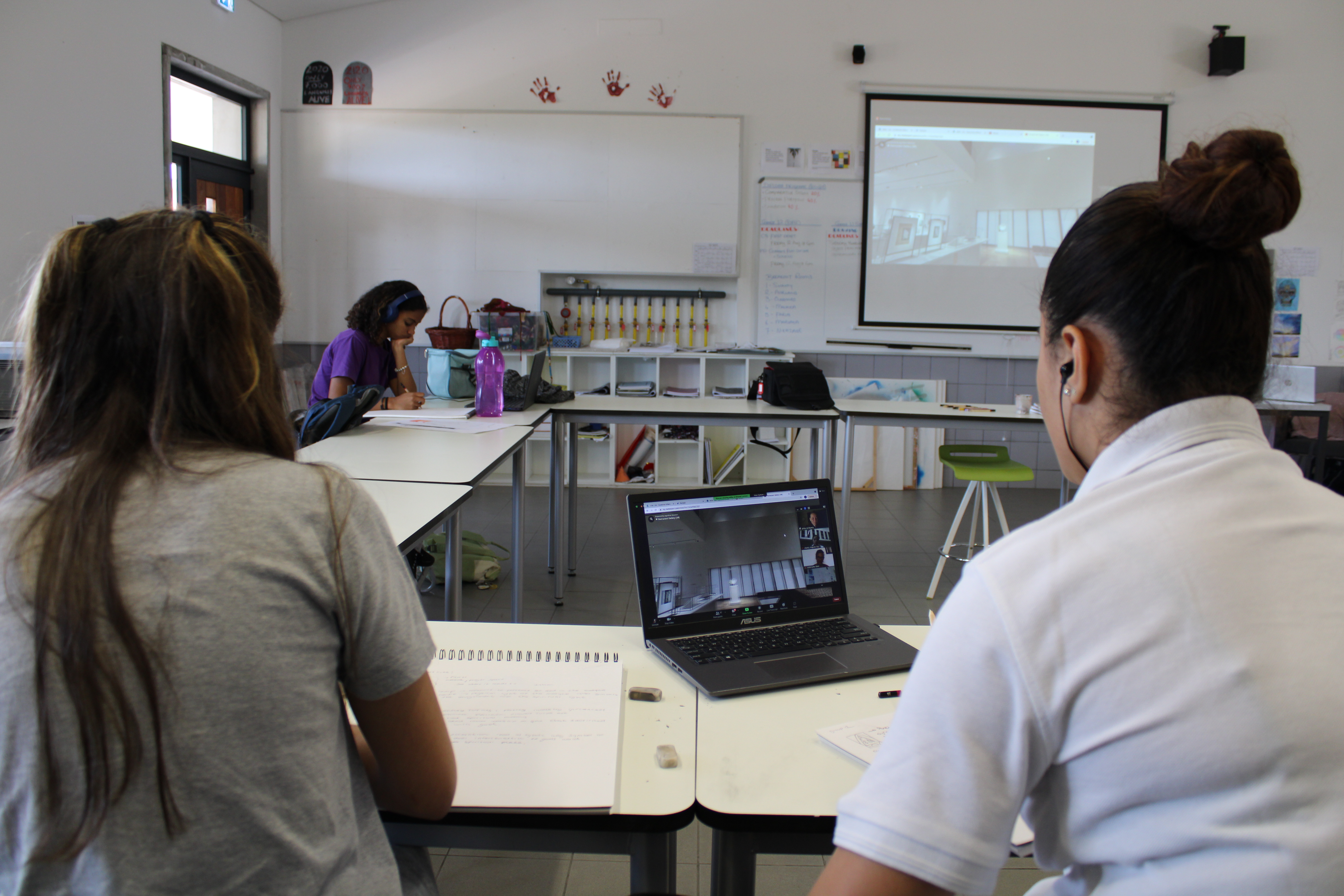 Aga Khan Academy Maputo students attending the virtual visit of the Aga Khan Museum