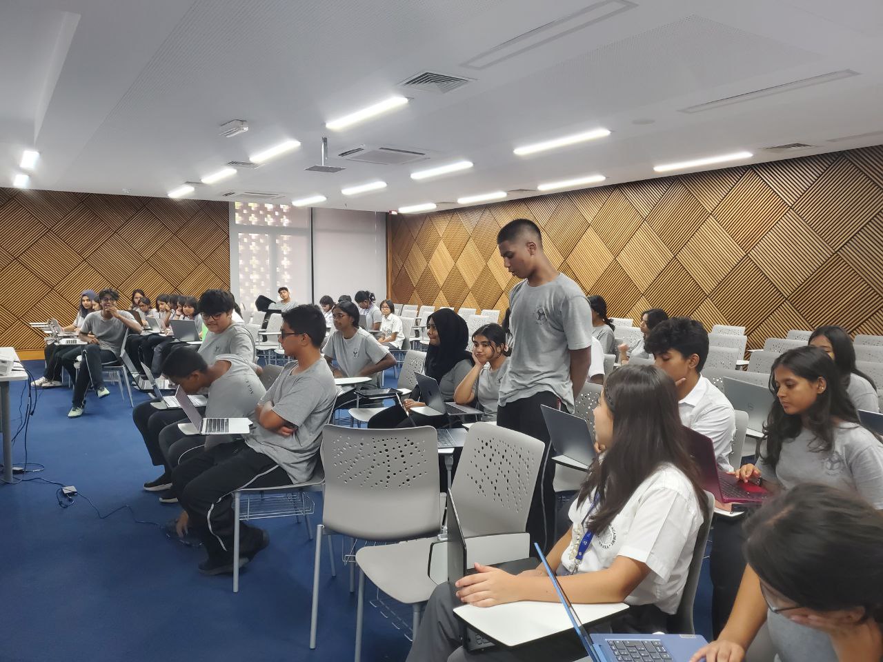 Students are presenting in an MUN session at the Academy 