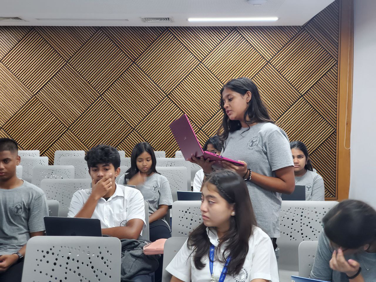 Students are presenting in an MUN session at the Academy 