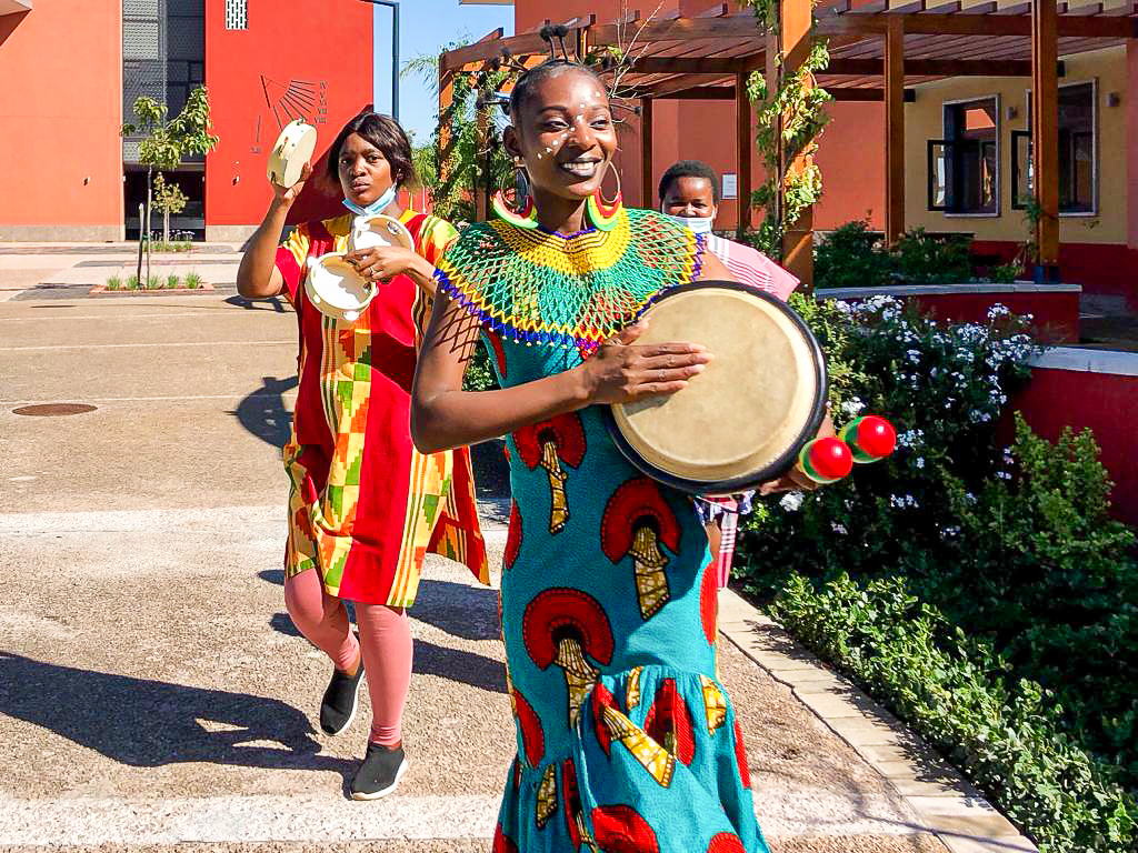 Staff and students dressed in capulana outfits for Africa Day