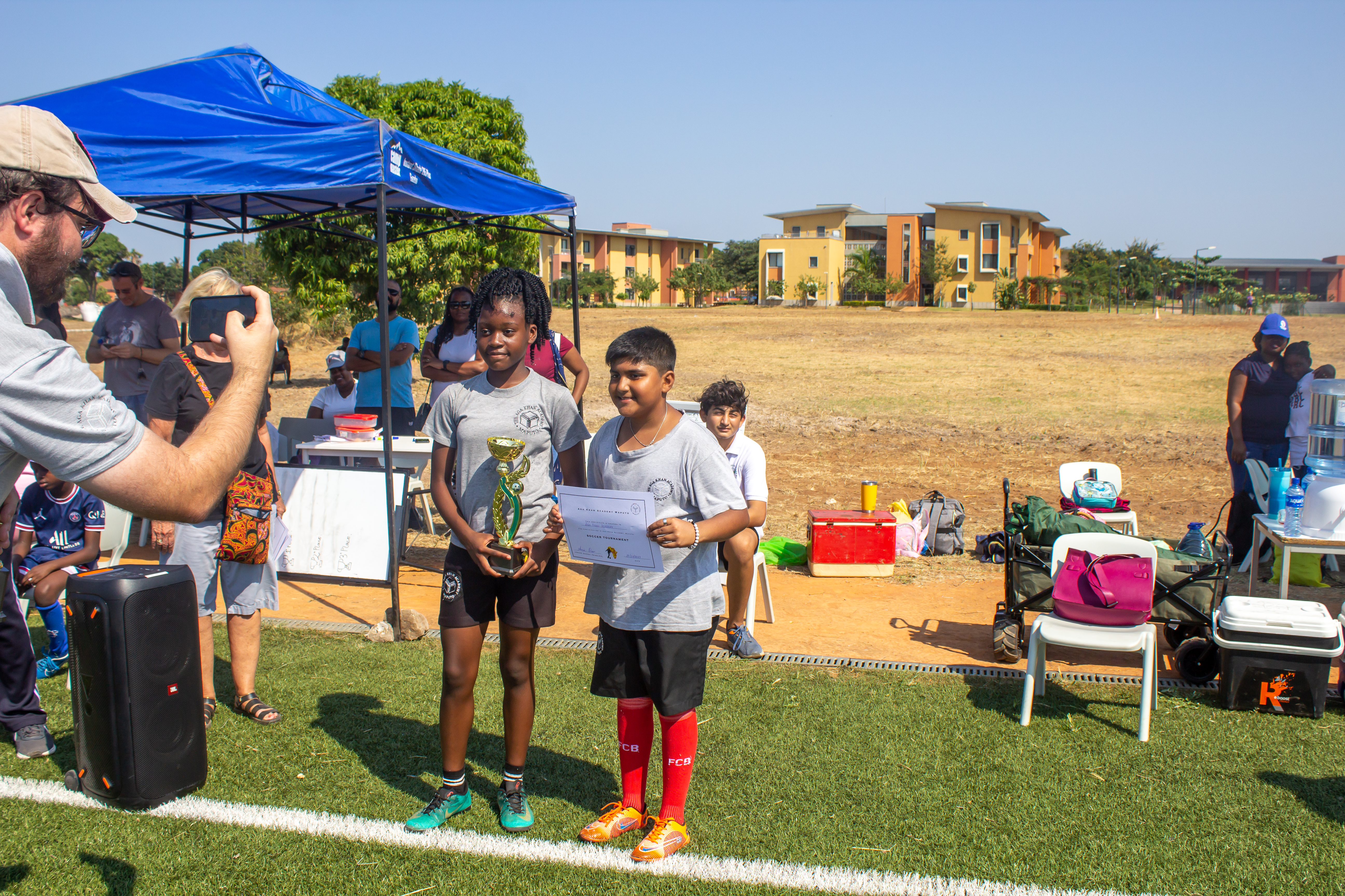 AKA Maputo students with the third place prizes