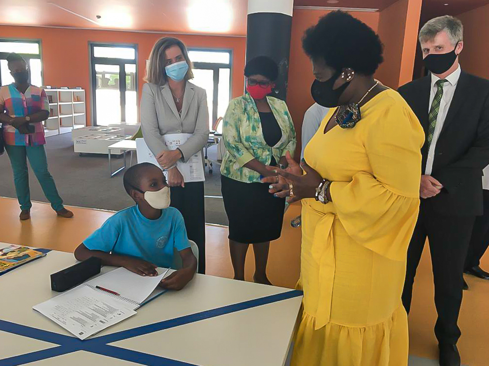 Secretary of State for Maputo Province speaks with students at AKA Maputo