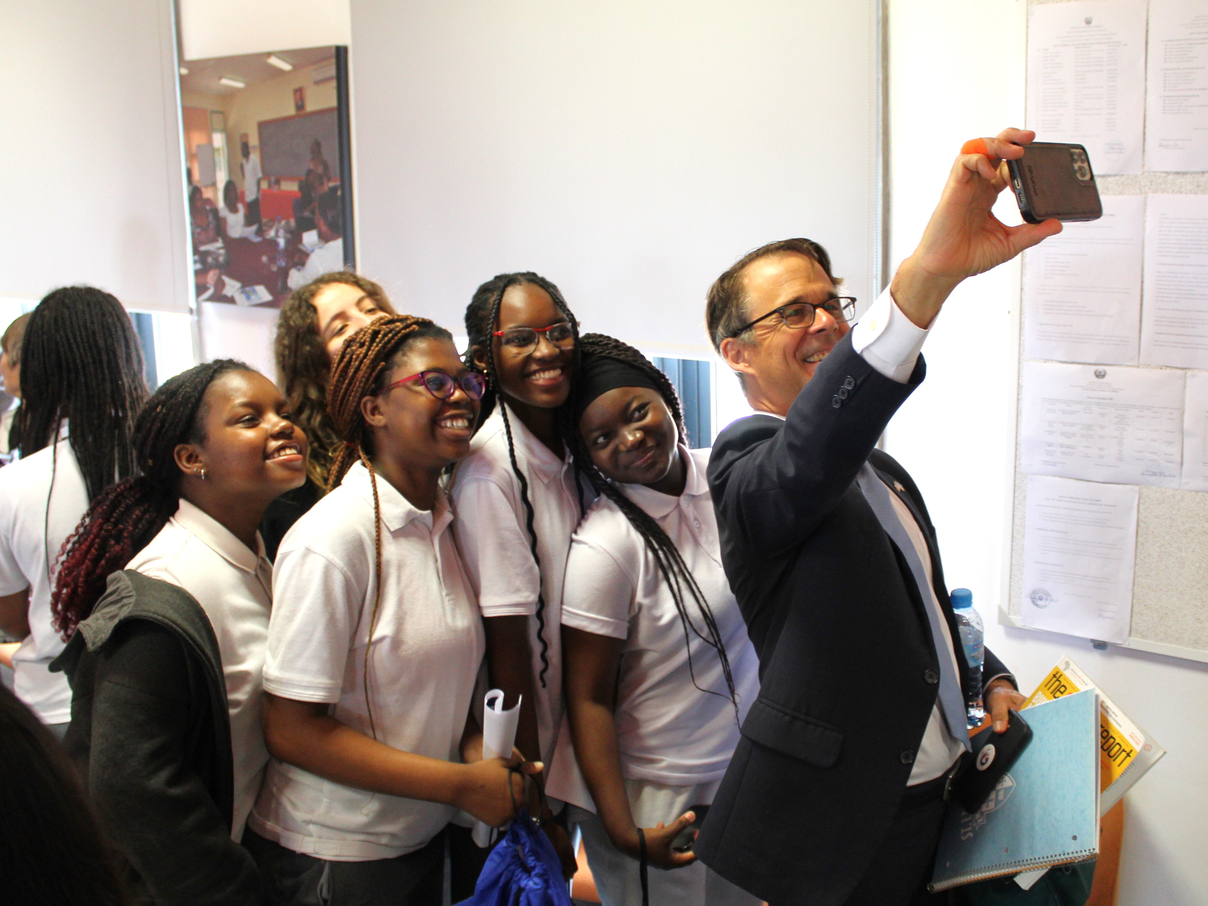 Ambassador of the United States to Mozambique visits the Aga Khan Academy Maputo 