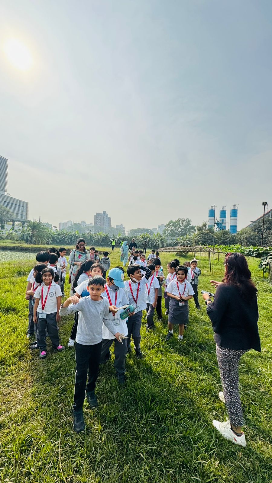 Grade 1 students visit a farmhouse 