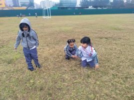 KG students explore the weather change
